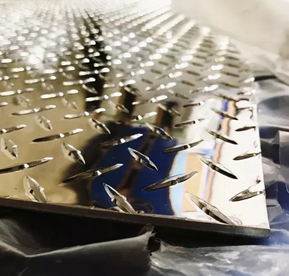 Q195 Q345 A36のGIは版1.2MM 2.0MM 4.5MM ASTMのボイラー板の鋼鉄をChequered