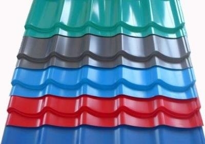 打つGI色の上塗を施してある屋根ふきを切ってBulidingのための6000mmを広げる