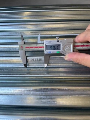 電流を通された鋼鉄CチャネルのギプスのGIの仕切りCはUトラックを散りばめる
