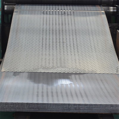 反スリップのダイヤモンドS235jr A36の炭素鋼はシート1000 - 2000mmをChequered
